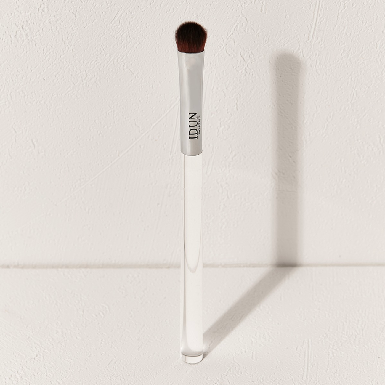 PRECISION EYESHADOW BRUSH